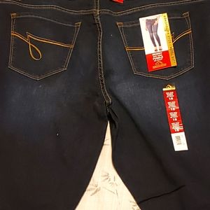 NWT skinny Jeans size 18. Dark blue